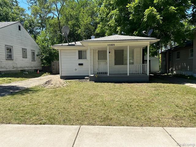 front view picture of 19325 Grandville Avenue, Detroit, MI. 48219