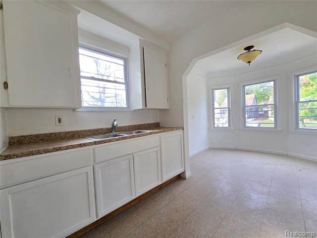 Builiding view nineteen for 16740 Stahelin, Detroit, MI. 48219