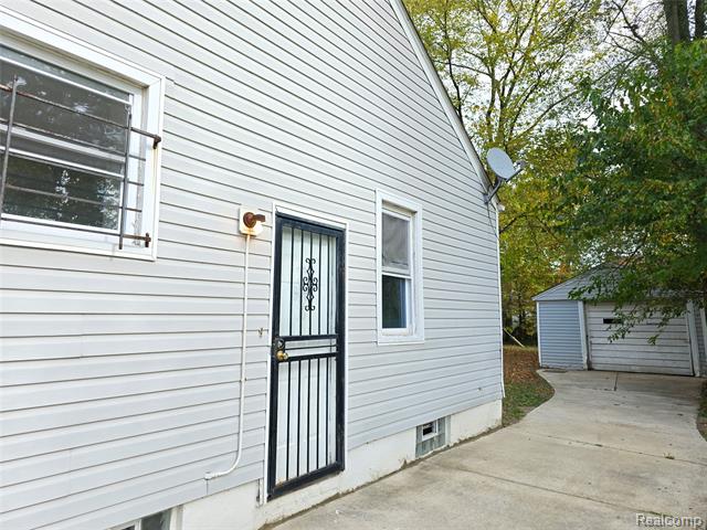 Builiding view six for 16740 Stahelin, Detroit, MI. 48219