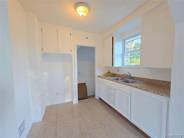 Builiding view sixteen for 16740 Stahelin, Detroit, MI. 48219