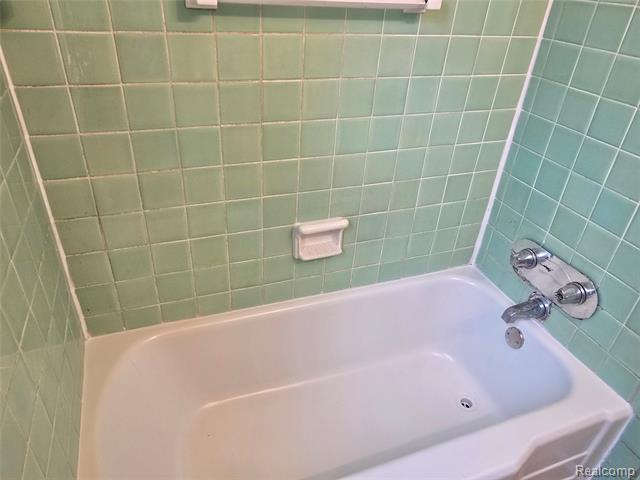 Builiding view twenty one for 16740 Stahelin, Detroit, MI. 48219