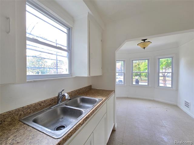 Builiding view twenty for 16740 Stahelin, Detroit, MI. 48219