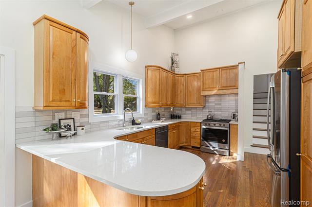 Builiding view eight for 921 N Garner, Milford, MI. 48380