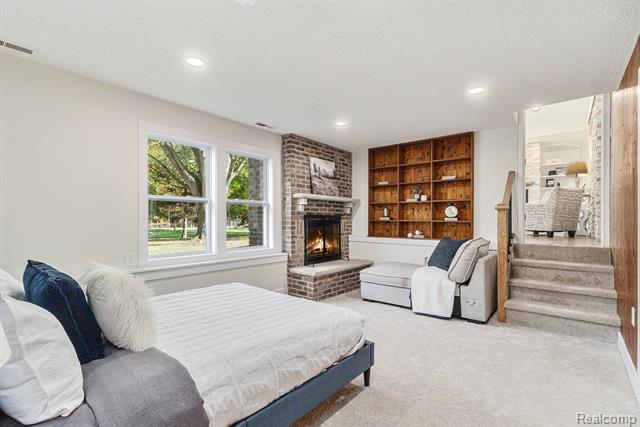 Builiding view eighteen for 921 N Garner, Milford, MI. 48380