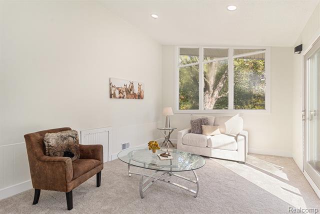 Builiding view fifteen for 921 N Garner, Milford, MI. 48380