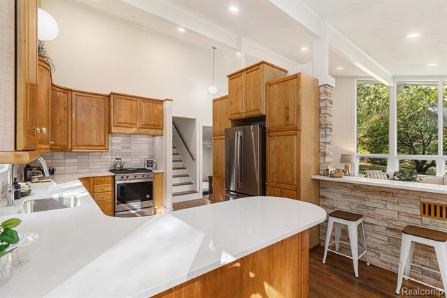 Builiding view nine for 921 N Garner, Milford, MI. 48380