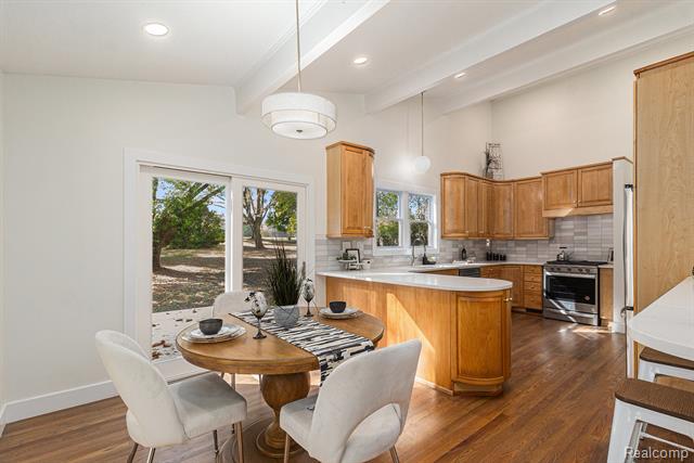 Builiding view six for 921 N Garner, Milford, MI. 48380