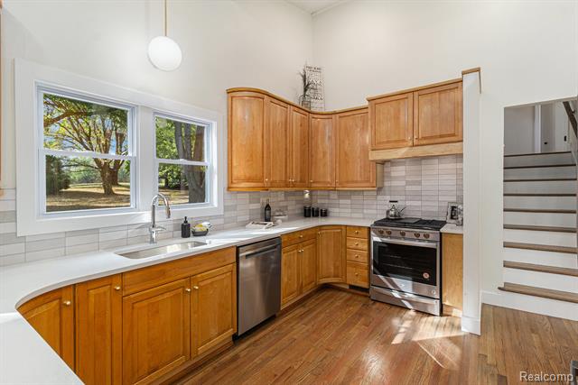 Builiding view ten for 921 N Garner, Milford, MI. 48380