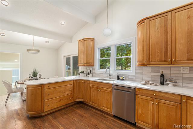 Builiding view twelve for 921 N Garner, Milford, MI. 48380