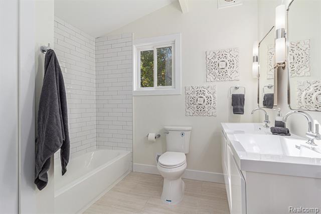 Builiding view twenty five for 921 N Garner, Milford, MI. 48380