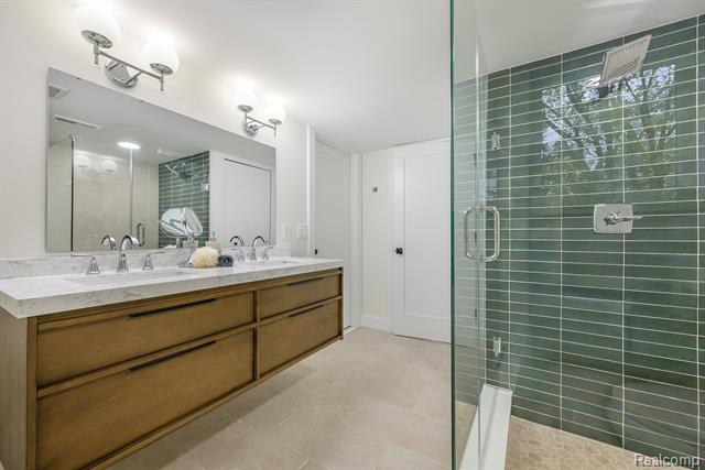 Builiding view twenty one for 921 N Garner, Milford, MI. 48380