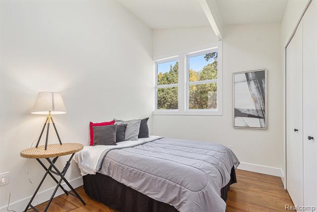 Builiding view twenty two for 921 N Garner, Milford, MI. 48380