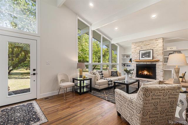 Builiding view two for 921 N Garner, Milford, MI. 48380