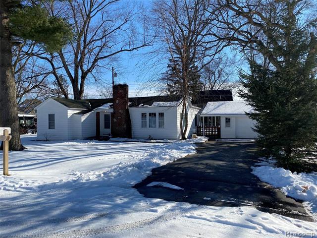 front view for 9083 Pittsfield St, Commerce Township, Mi. 48382