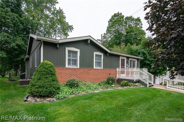 front view for 120 E Lafayette St, Milford, Mi. 48381