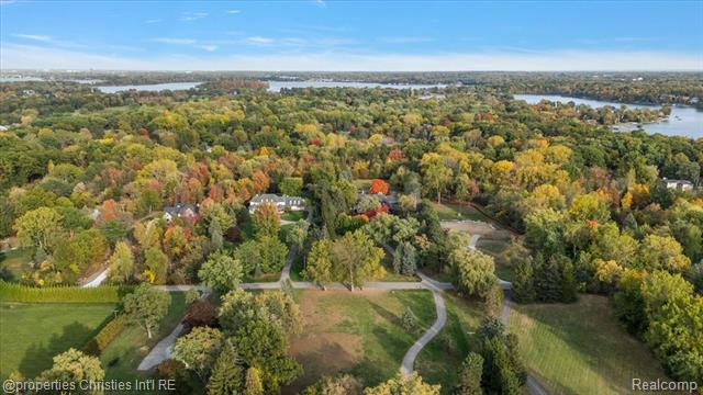 Builiding view eighty five for 3701 Northwood, West Bloomfield, MI. 48324