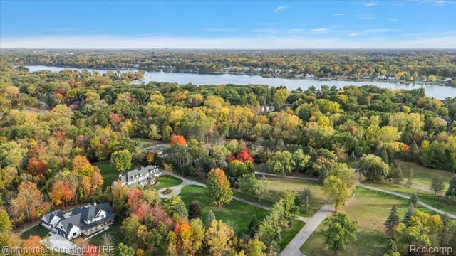 Builiding view eighty four for 3701 Northwood, West Bloomfield, MI. 48324