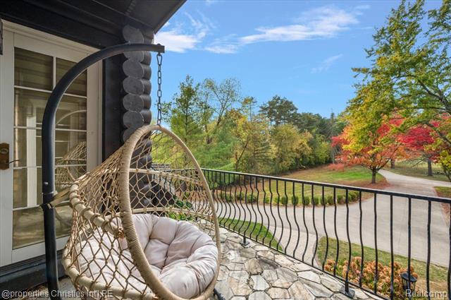 Builiding view fifty four for 3701 Northwood, West Bloomfield, MI. 48324