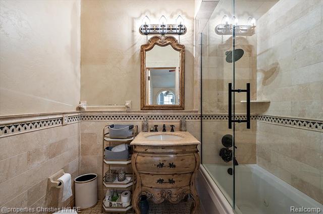 Builiding view fifty one for 3701 Northwood, West Bloomfield, MI. 48324