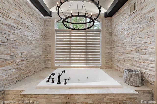 Builiding view forty four for 3701 Northwood, West Bloomfield, MI. 48324