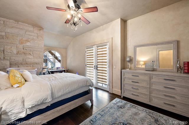 Builiding view forty nine for 3701 Northwood, West Bloomfield, MI. 48324