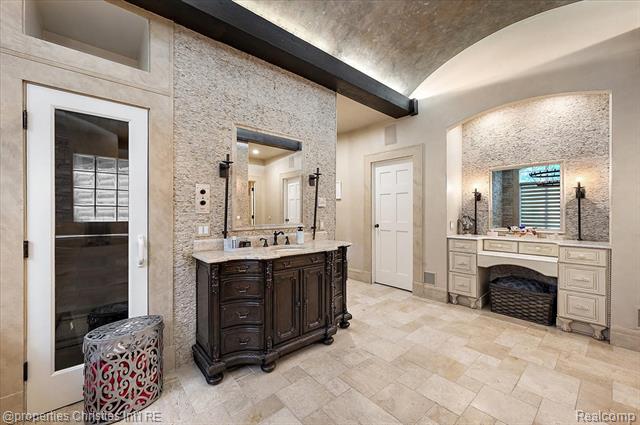 Builiding view forty two for 3701 Northwood, West Bloomfield, MI. 48324