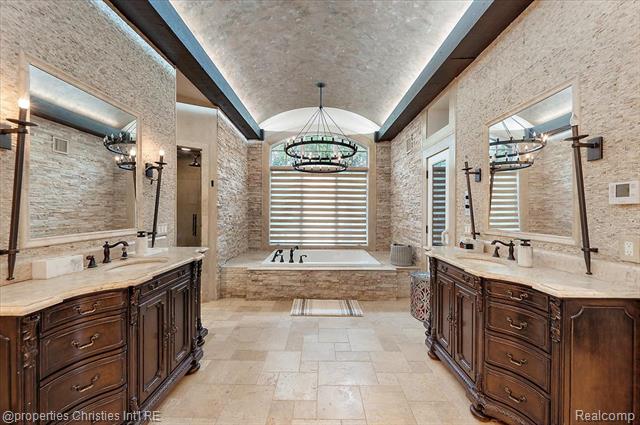 Builiding view forty for 3701 Northwood, West Bloomfield, MI. 48324