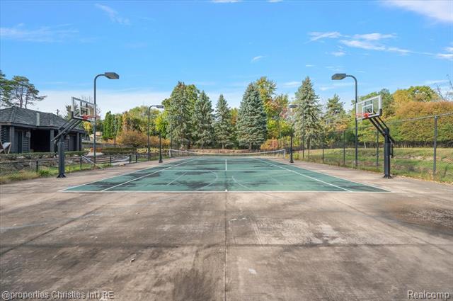 Builiding view seventy eight for 3701 Northwood, West Bloomfield, MI. 48324