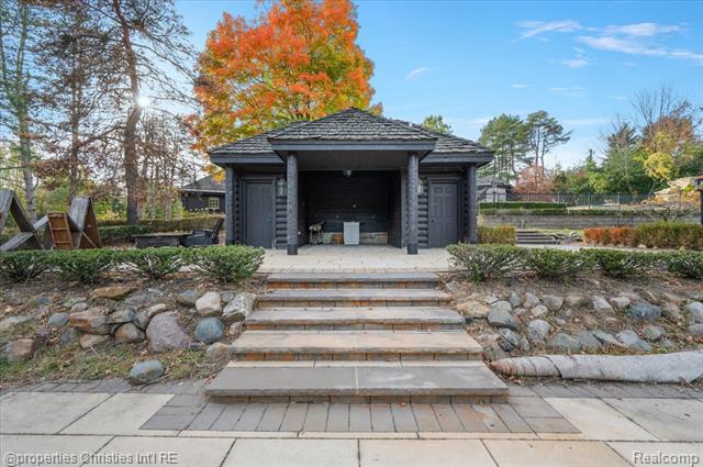 Builiding view seventy seven for 3701 Northwood, West Bloomfield, MI. 48324