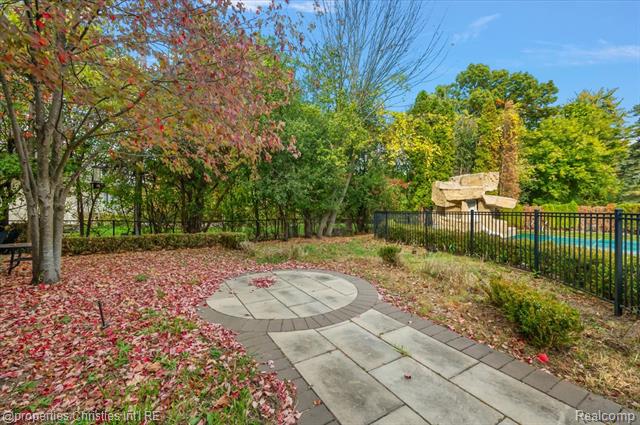 Builiding view seventy three for 3701 Northwood, West Bloomfield, MI. 48324