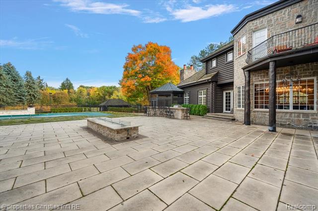 Builiding view seventy two for 3701 Northwood, West Bloomfield, MI. 48324