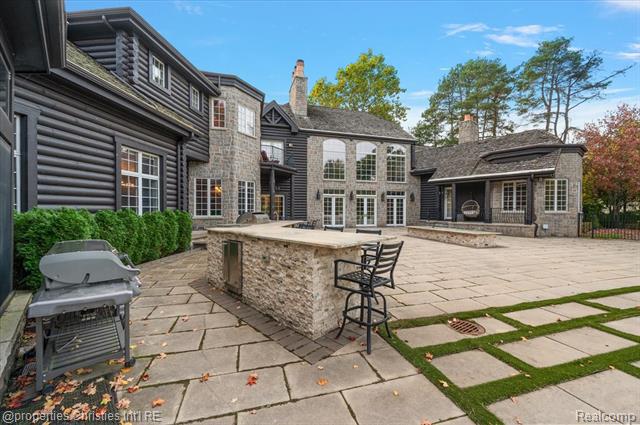 Builiding view seventy for 3701 Northwood, West Bloomfield, MI. 48324