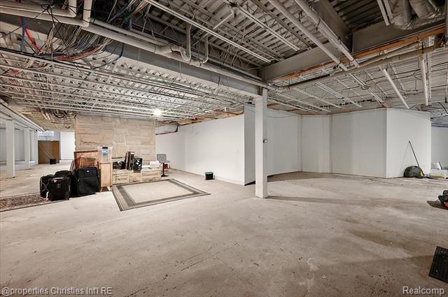 Builiding view sixty eight for 3701 Northwood, West Bloomfield, MI. 48324