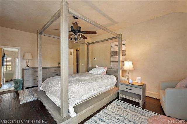 Builiding view sixty seven for 3701 Northwood, West Bloomfield, MI. 48324