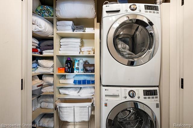 Builiding view sixty for 3701 Northwood, West Bloomfield, MI. 48324