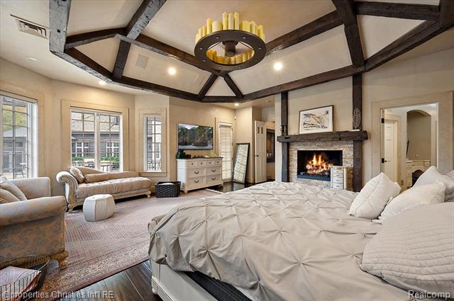 Builiding view thirty eight for 3701 Northwood, West Bloomfield, MI. 48324