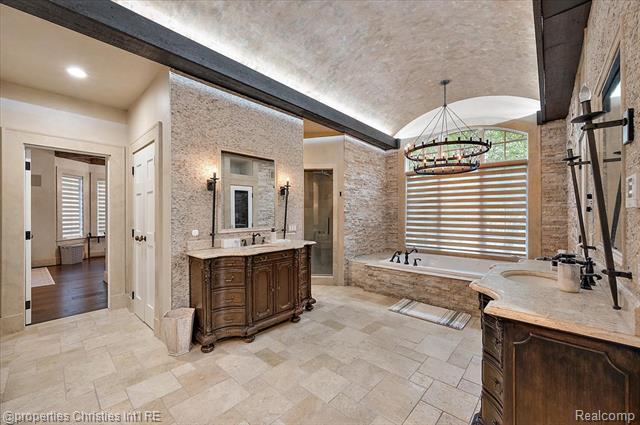 Builiding view thirty nine for 3701 Northwood, West Bloomfield, MI. 48324