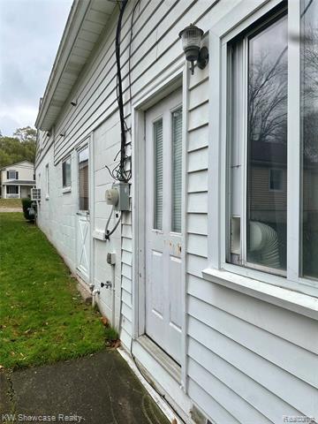 Builiding view thirty four for 1125 E Commerce, Milford, MI. 48381