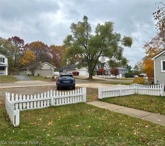 Builiding view thirty six for 1125 E Commerce, Milford, MI. 48381