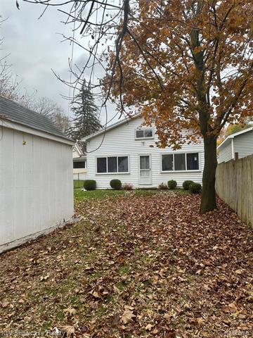 Builiding view thirty three for 1125 E Commerce, Milford, MI. 48381