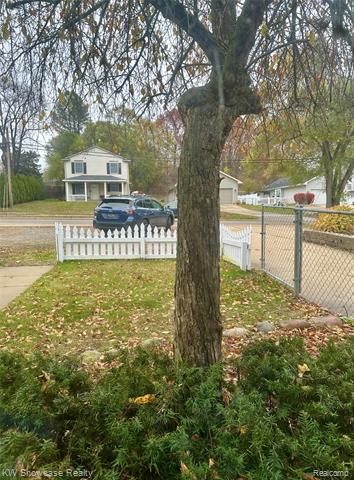 Builiding view twenty three for 1125 E Commerce, Milford, MI. 48381