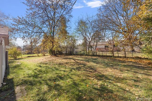 Builiding view five for 4775 Halberd, Commerce Township, MI. 48382