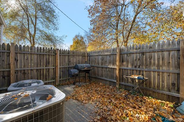 Builiding view thirty three for 4775 Halberd, Commerce Township, MI. 48382