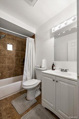 Builiding view twenty four for 4775 Halberd, Commerce Township, MI. 48382