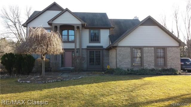 front view for 7411 Meadowcrest Ct, West Bloomfield, Mi. 48324