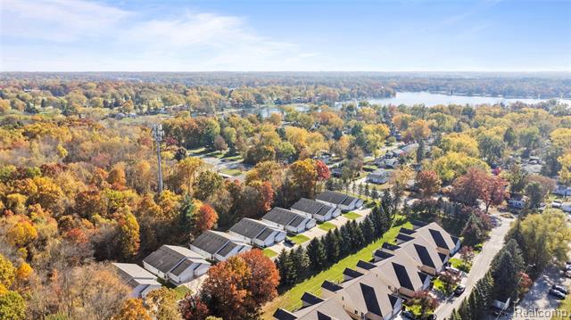 Builiding view thirty five for 2951 Gabriel, Commerce Township, MI. 48382