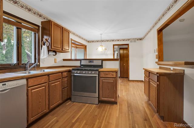 Builiding view eight for 1431 E Commerce, Commerce Township, MI. 48382