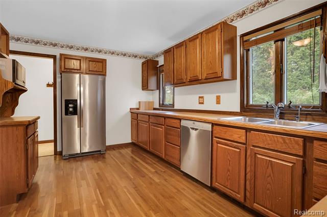 Builiding view six for 1431 E Commerce, Commerce Township, MI. 48382