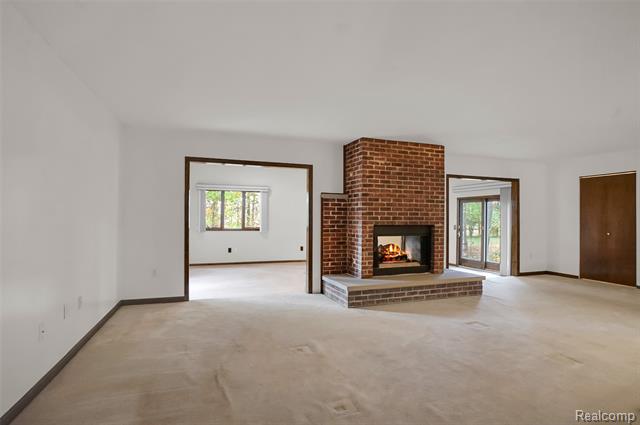 Builiding view ten for 1431 E Commerce, Commerce Township, MI. 48382