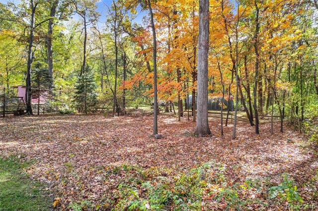 Builiding view twenty four for 1431 E Commerce, Commerce Township, MI. 48382